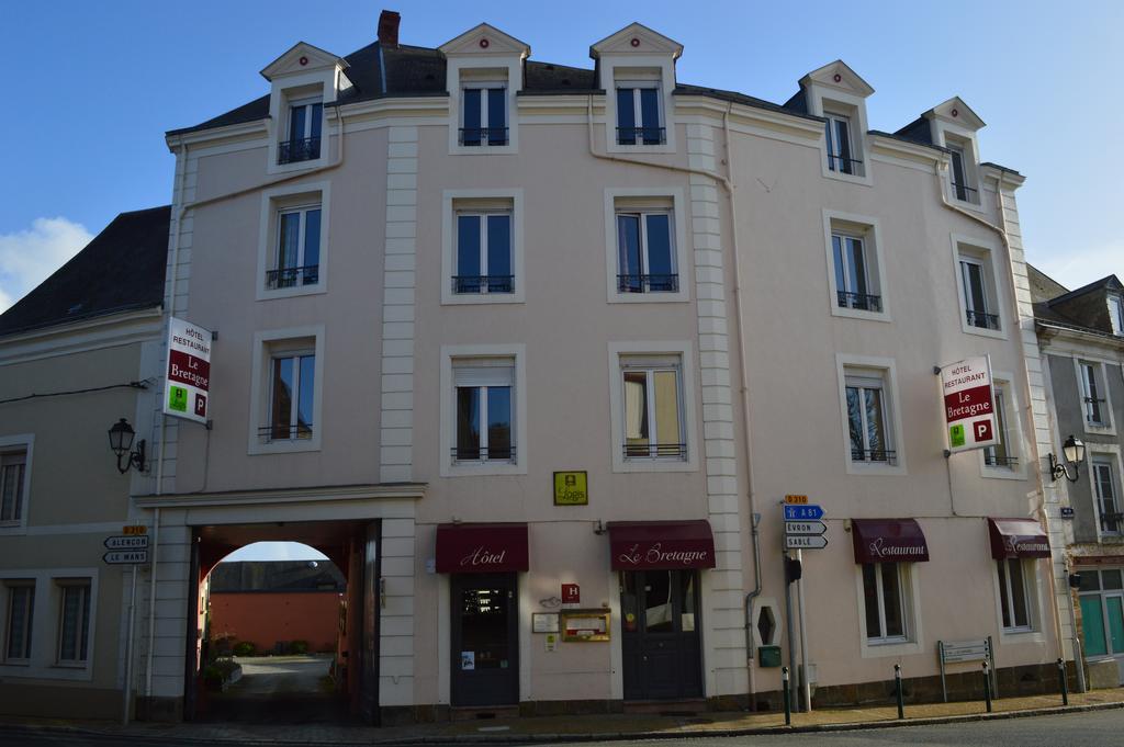 Hotel Logis Le Bretagne Sillé-le-Guillaume Zewnętrze zdjęcie