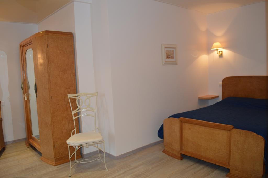 Hotel Logis Le Bretagne Sillé-le-Guillaume Zewnętrze zdjęcie
