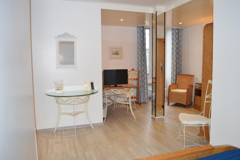 Hotel Logis Le Bretagne Sillé-le-Guillaume Zewnętrze zdjęcie