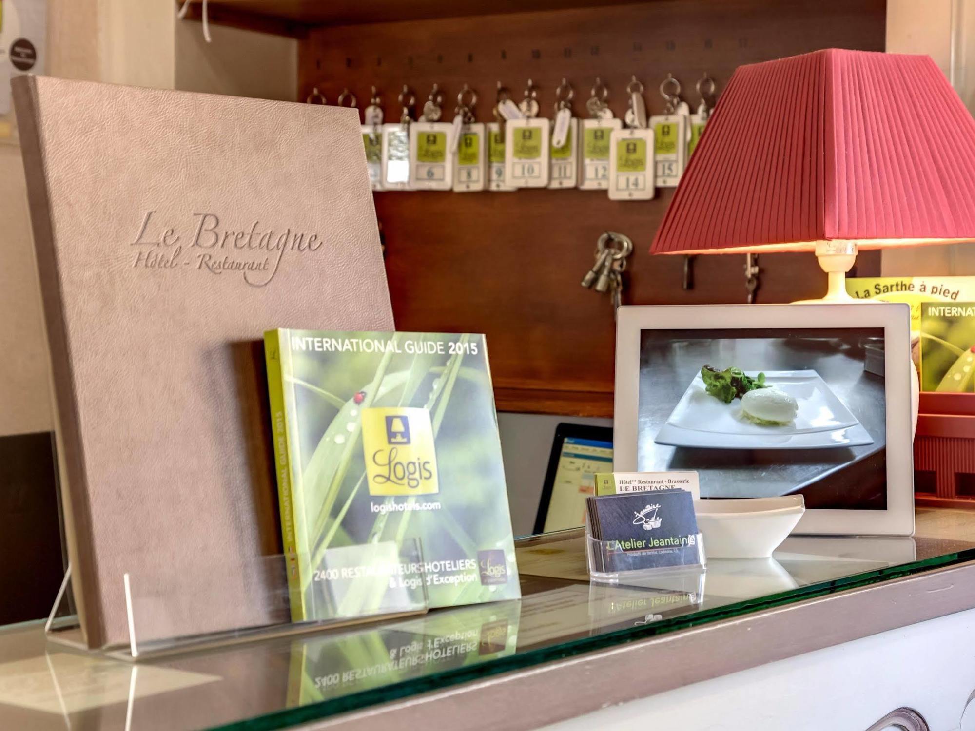 Hotel Logis Le Bretagne Sillé-le-Guillaume Zewnętrze zdjęcie