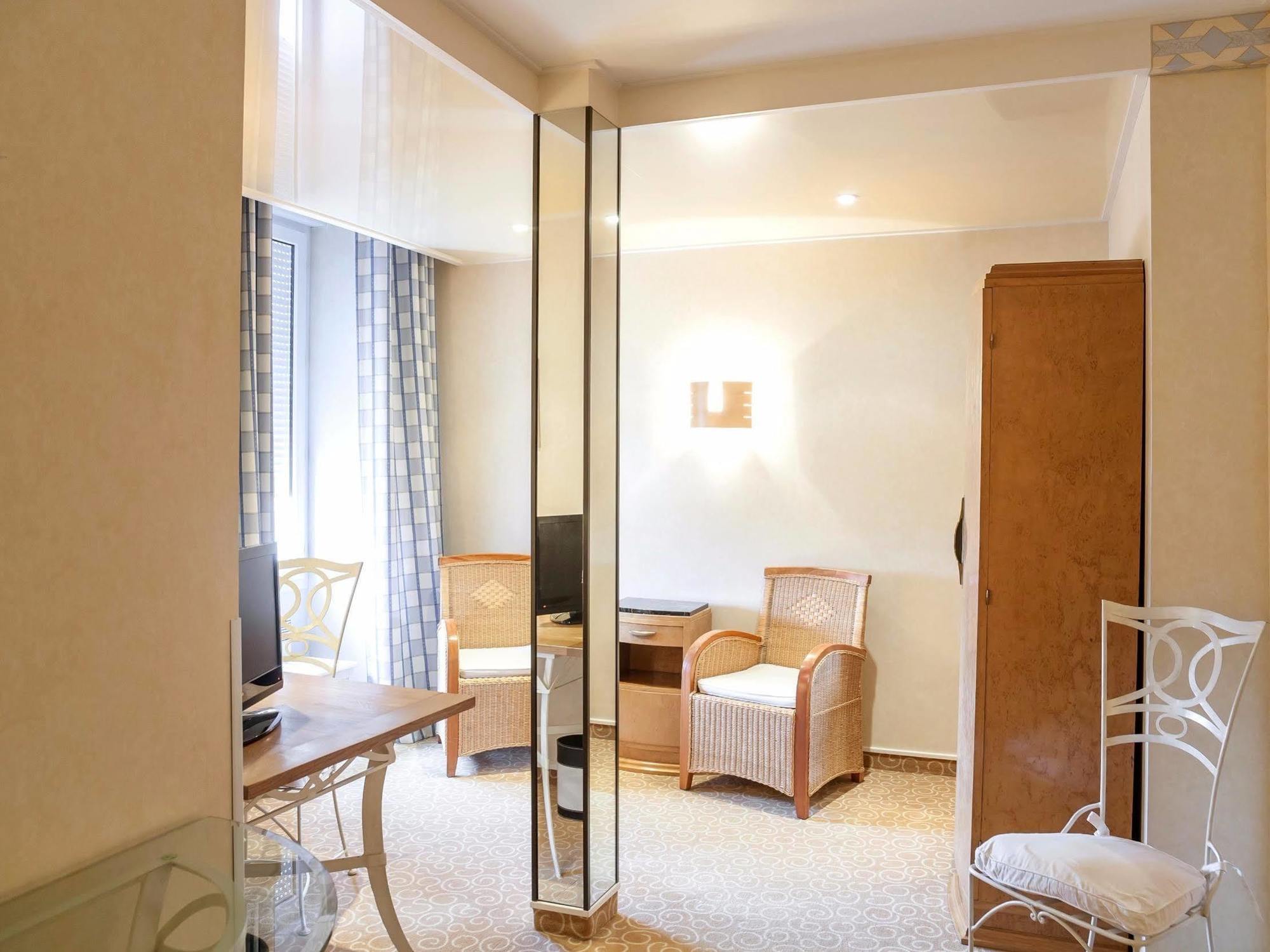 Hotel Logis Le Bretagne Sillé-le-Guillaume Zewnętrze zdjęcie