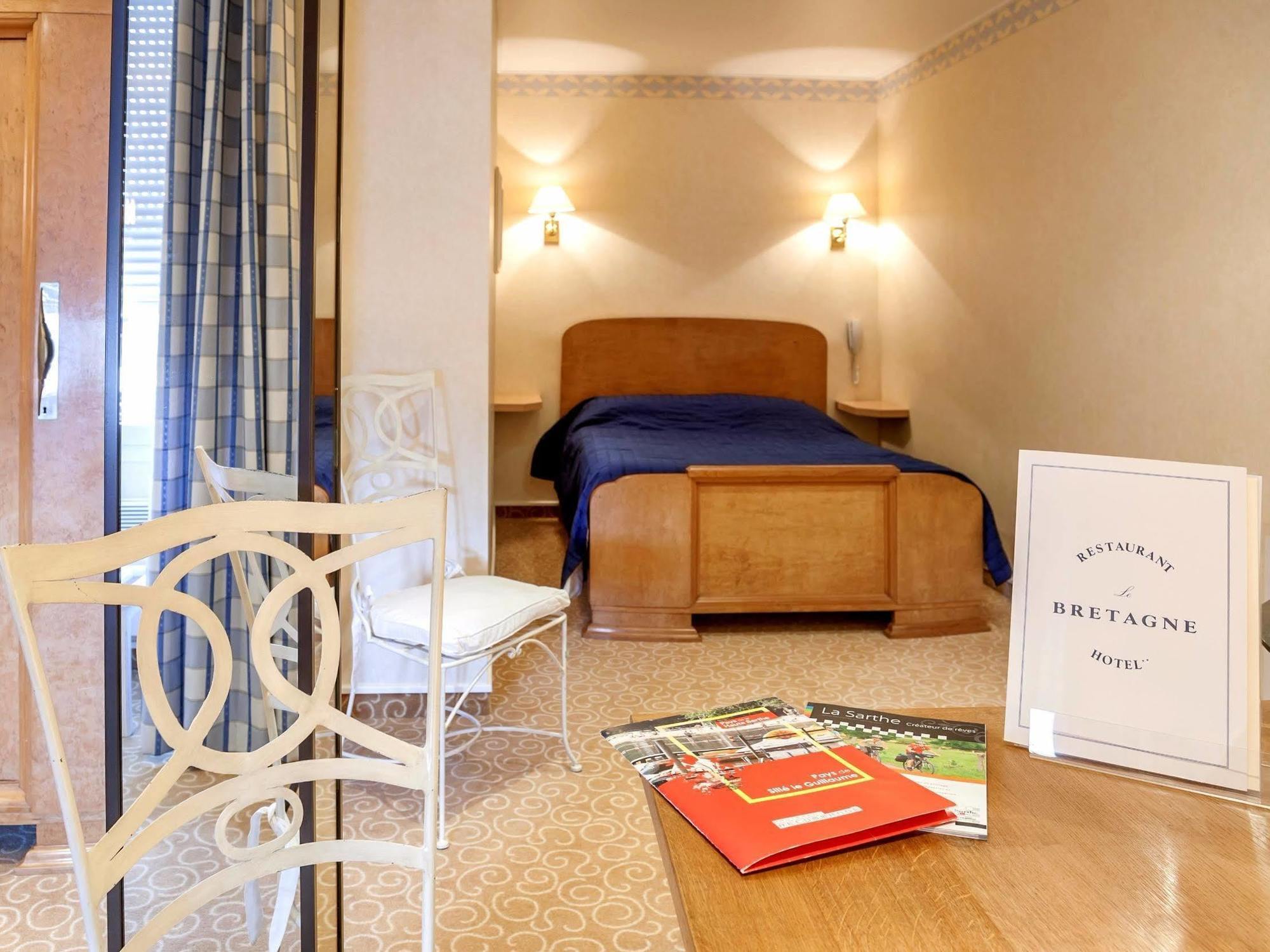 Hotel Logis Le Bretagne Sillé-le-Guillaume Zewnętrze zdjęcie