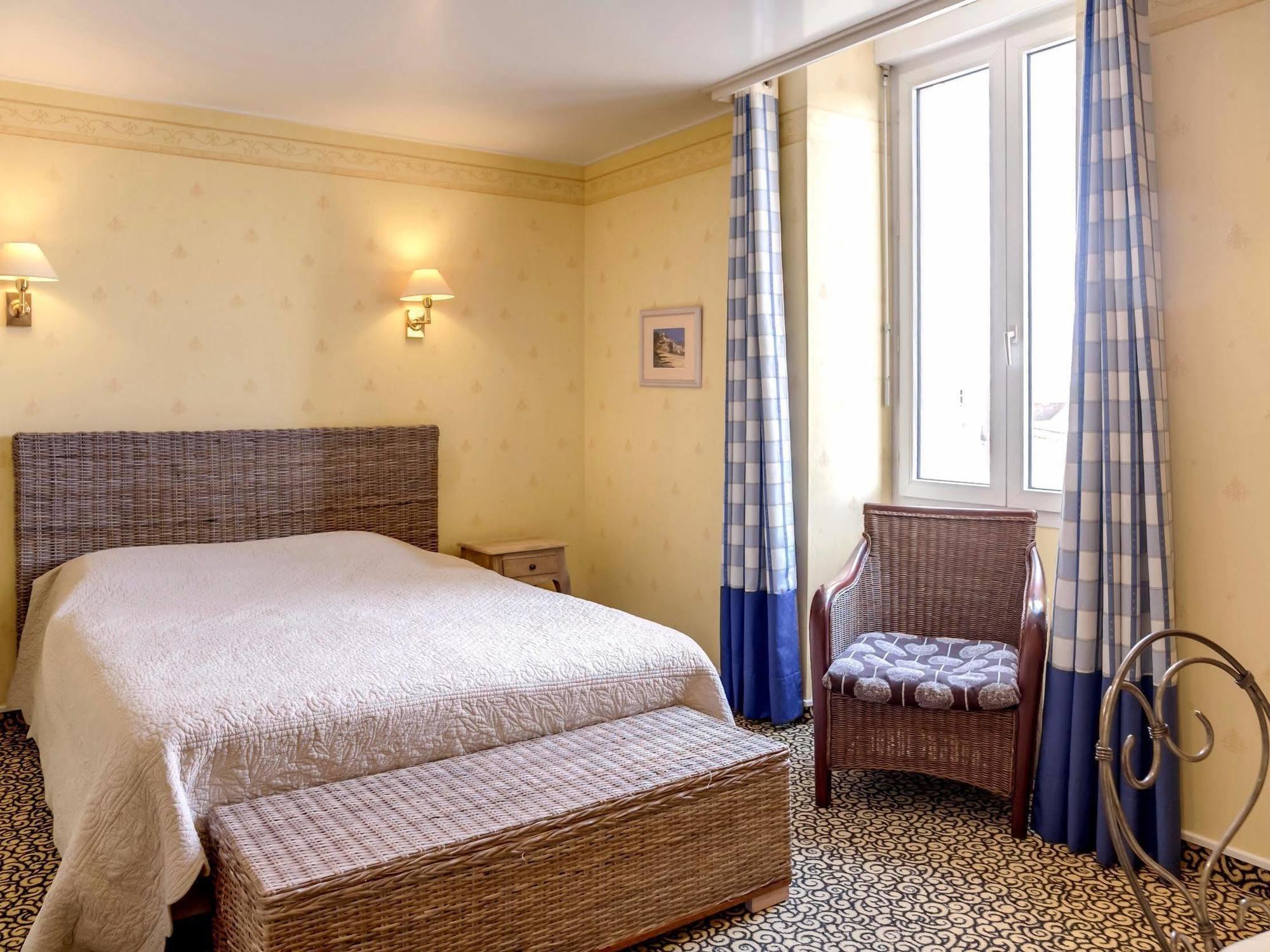 Hotel Logis Le Bretagne Sillé-le-Guillaume Zewnętrze zdjęcie